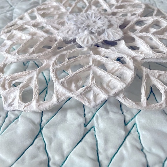 NEW Hobby Lobby Metal White Flower Textured Paper Mache Hanging Wall Decor - Picture 8 of 10